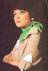 Portraits -10- '70 Margareta cu fular verde.jpg (84750 bytes)