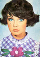 Portraits -3- '70 Margareta rochie mov cu patratele.jpg (131746 bytes)